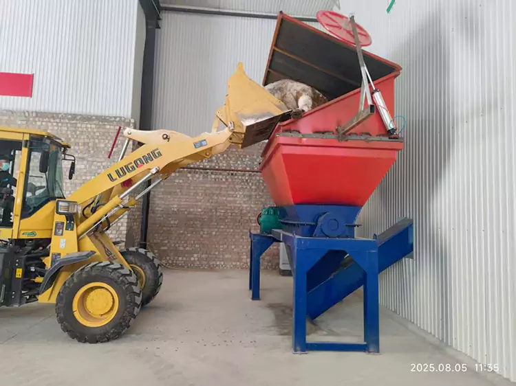 animal carcass crusher feed and cutting assembly reference